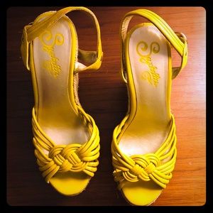 Seychelles yellow wedges size 6